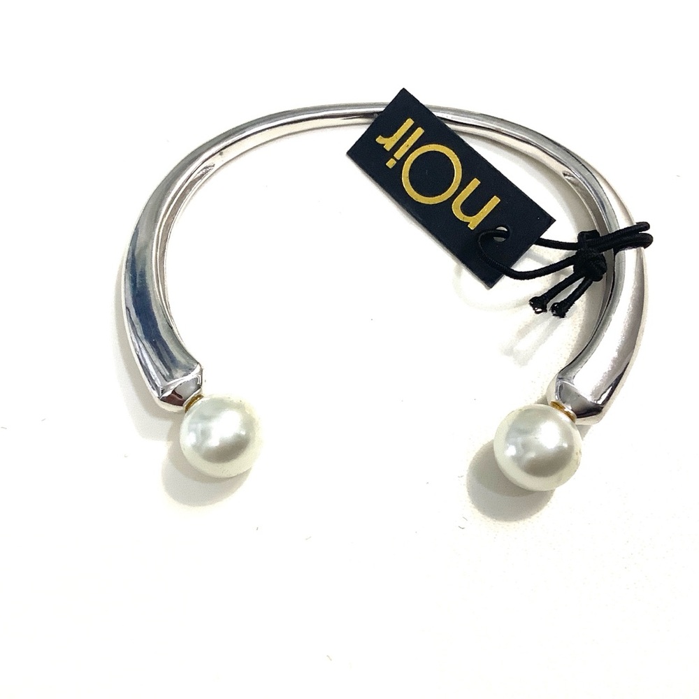 NWT NOIR CUFF BRACELET
Open cuff with pearl balls rhodium plating